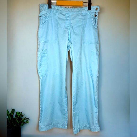 KOI SCRUBS Women’s baby blue scrub pants- Medium Petite - Picture 2 of 6